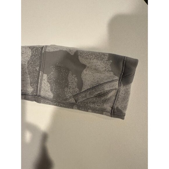 Lululemon Close to Crossing Shirt Size 10 Gray Camo Thumbholes Zip Back Pocket - Picture 8 of 16